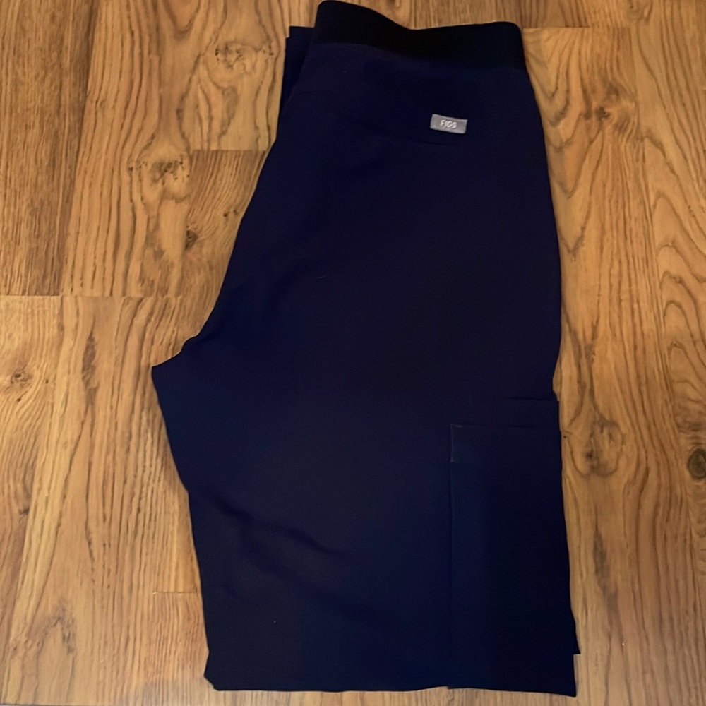 Men’s figs scrub pants